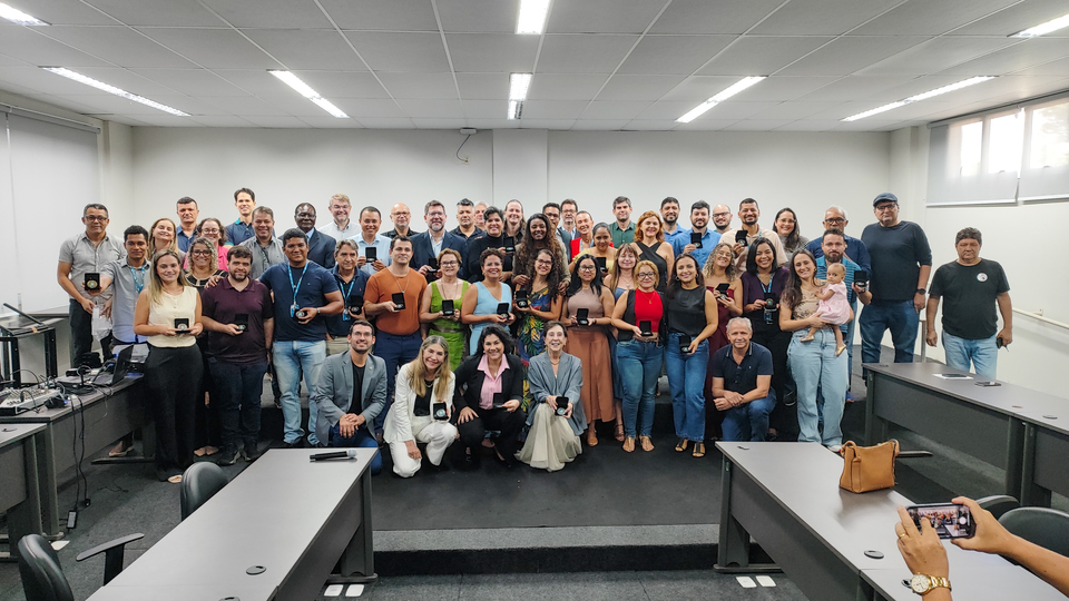 Servidores homenageados e outros presentes à solenidade promovida pela Progedep na manhã desta quarta-feira (12) | Foto: Samuel Lima/Sucom